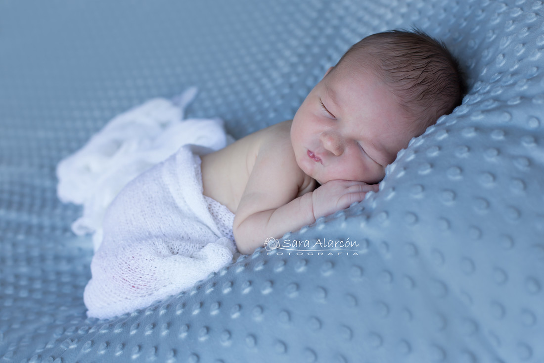 sesion-recien-nacido-newborn-en-lleida-fotografo-de-Lleida_MG_2209