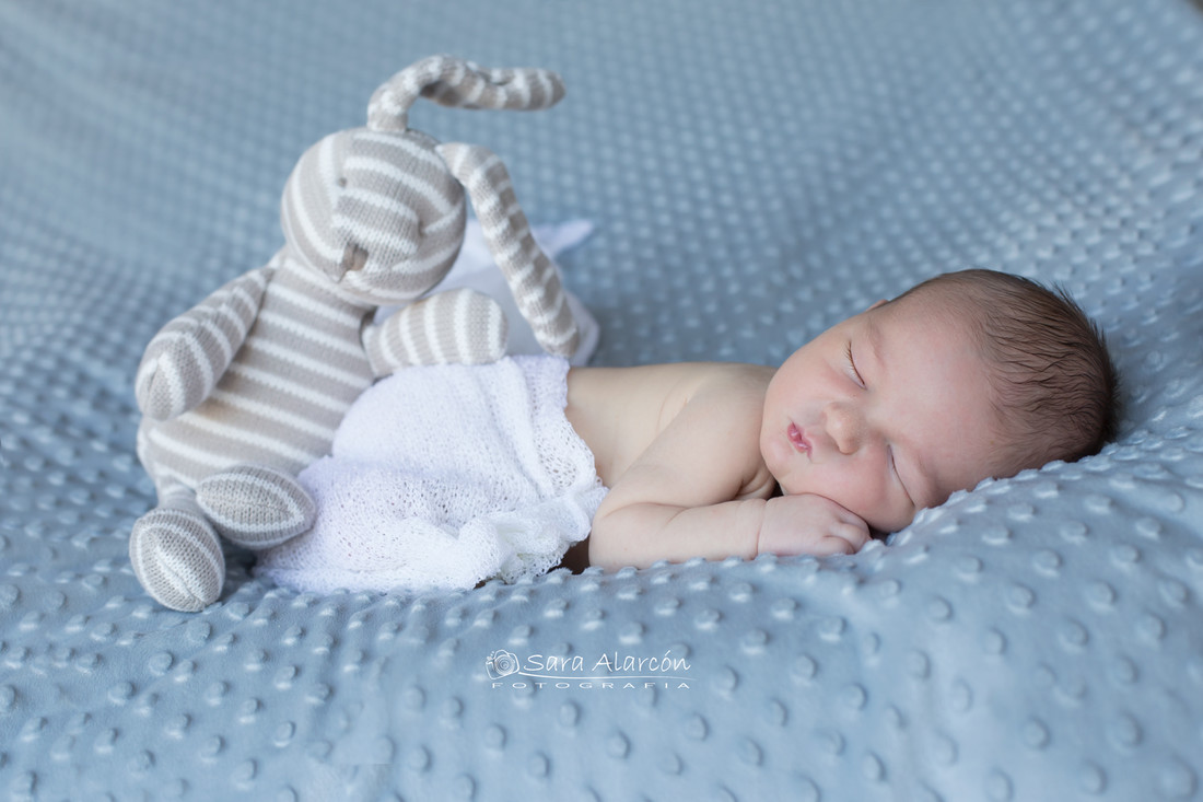sesion-recien-nacido-newborn-en-lleida-fotografo-de-Lleida_MG_2225