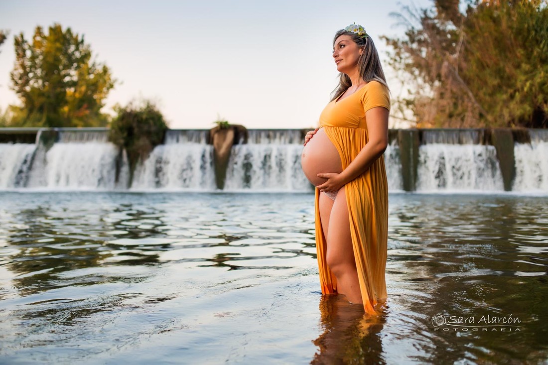 sesion-de-embarazo-en-lleida-en-el-agua_MG_8942-1